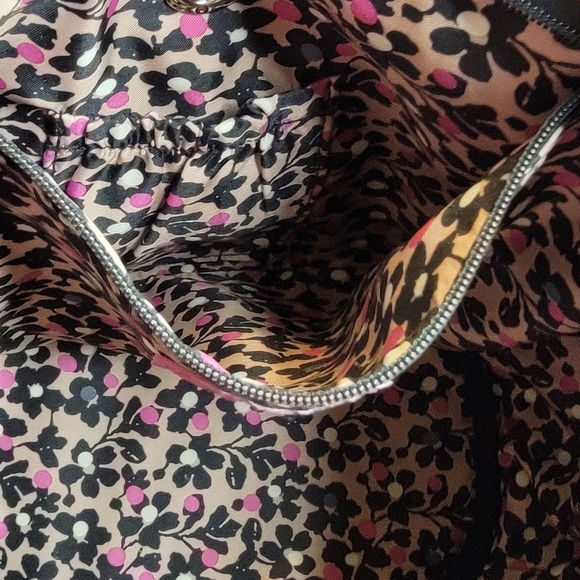 #649 Vera Bradley Black Quilted Tote +Bonus Bunny Sparkly Bag Charm - Picture 8 of 14